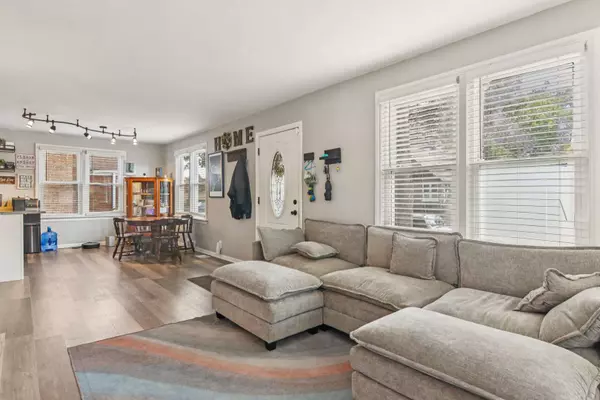 9258 S Albany AVE, Evergreen Park, IL 60805