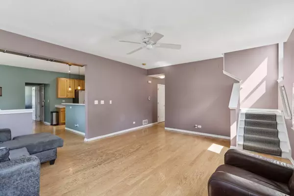 2735 Hillsboro BLVD, Aurora, IL 60503