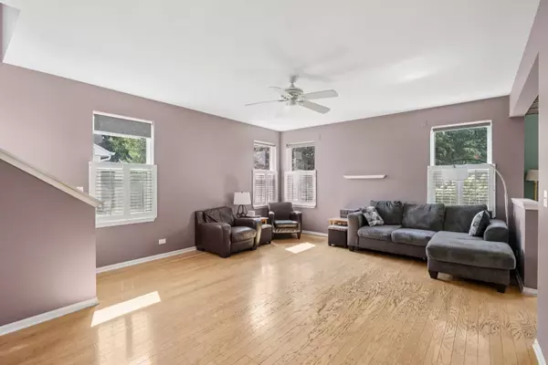 2735 Hillsboro BLVD, Aurora, IL 60503