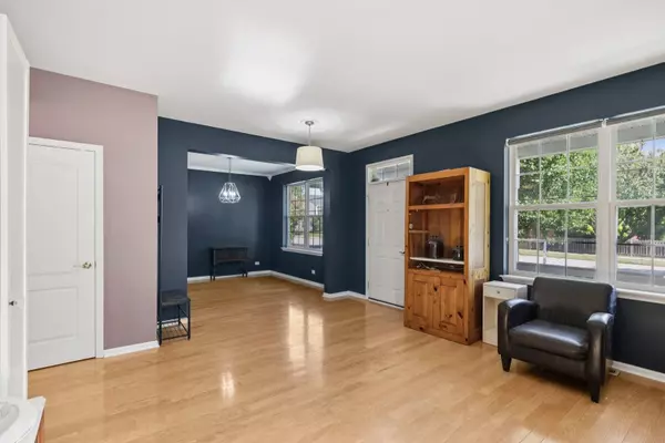 2735 Hillsboro BLVD, Aurora, IL 60503