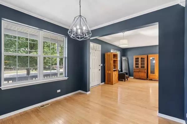 2735 Hillsboro BLVD, Aurora, IL 60503