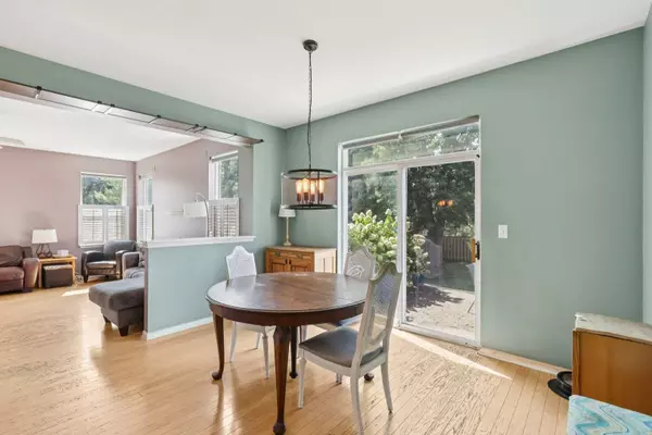 2735 Hillsboro BLVD, Aurora, IL 60503