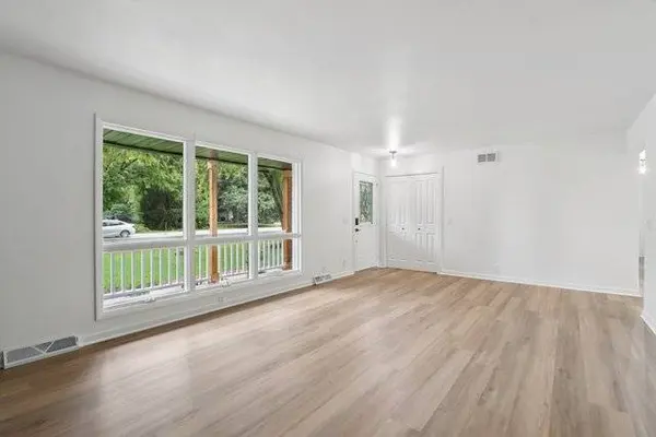 23 Oak Lawn AVE, Yorkville, IL 60560