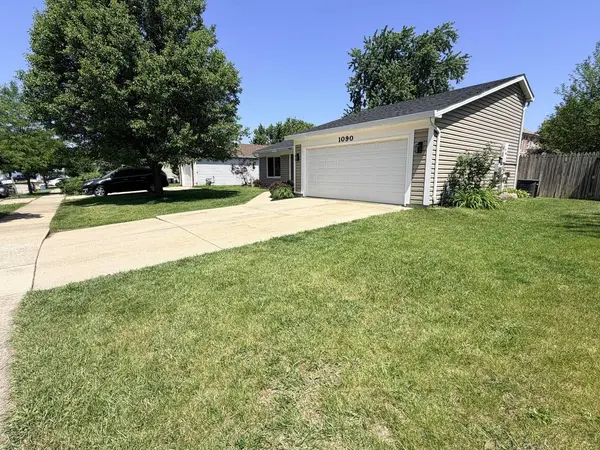 1090 Crestwood LN, Bolingbrook, IL 60440