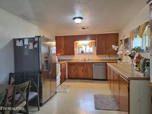 539 Offutt Rd, Clinton, TN 37716