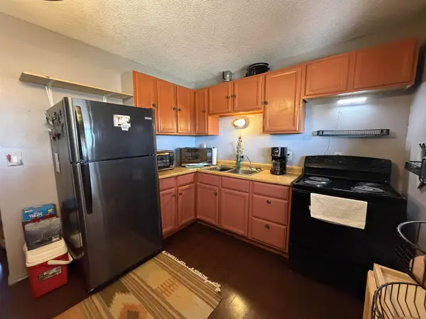 10 Alicia DR, La Luz, NM 88337