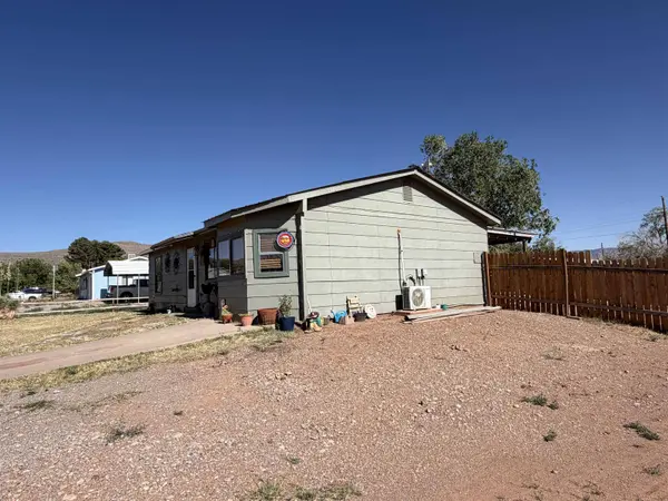 10 Alicia DR, La Luz, NM 88337