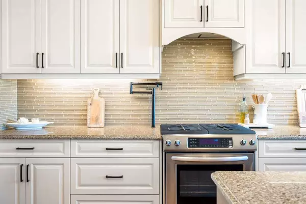 163 Cranarch LNDG SE, Calgary, AB T3M 0Z6