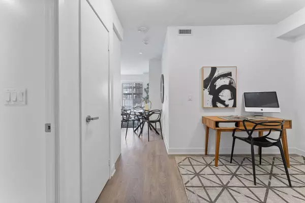 99 Broadway AVE #2011, Toronto C10, ON M4P 0E3