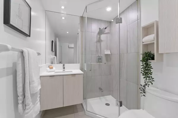 99 Broadway AVE #2011, Toronto C10, ON M4P 0E3