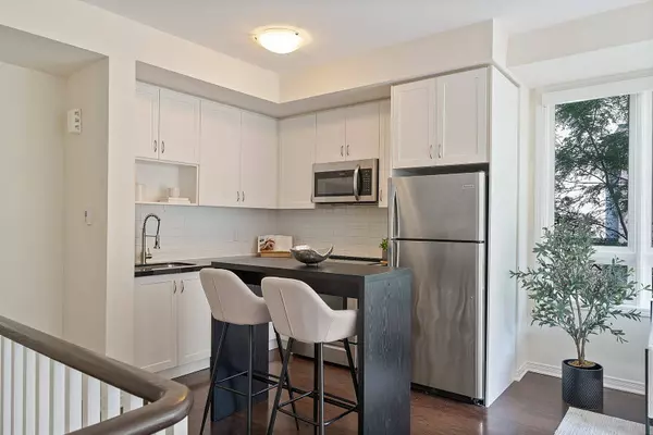 1110 Briar Hill AVE #312, Toronto W04, ON M6B 1M7