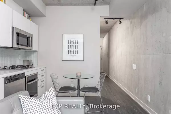 39 Brant ST #416, Toronto C01, ON M5V 0M8