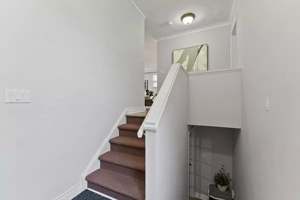 14 Caulfield RD, Toronto W10, ON M9W 1W8