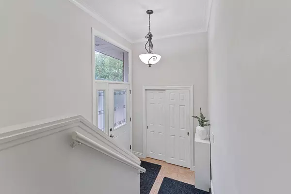 14 Caulfield RD, Toronto W10, ON M9W 1W8