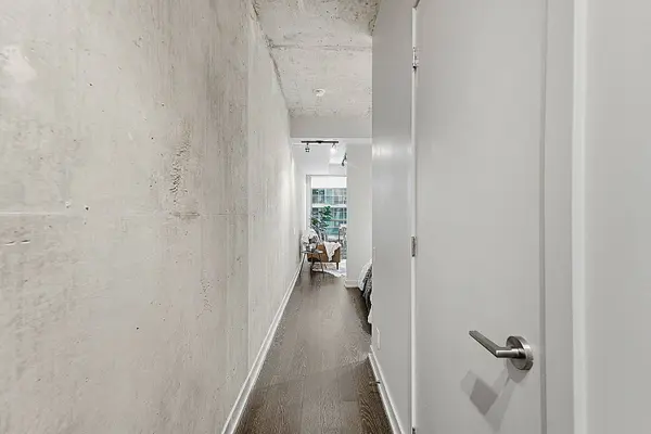 39 Brant ST #416, Toronto C01, ON M5V 2L9