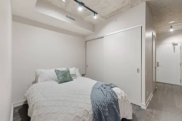 39 Brant ST #416, Toronto C01, ON M5V 2L9