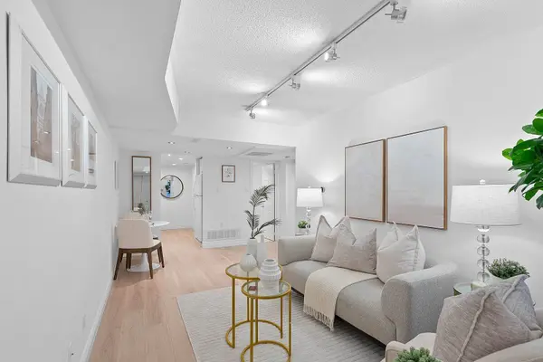 12 Portland ST #Th B, Toronto C01, ON M5V 3N6