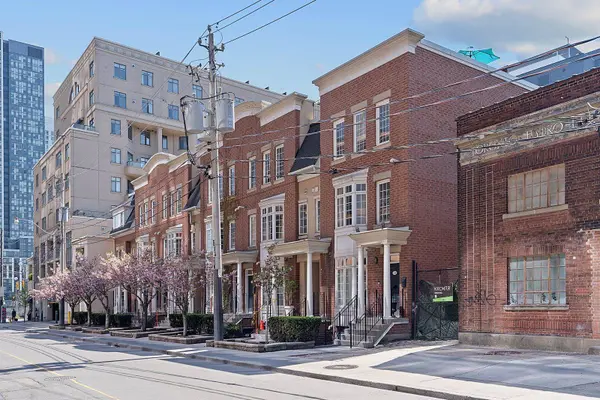 12 Portland ST #Th B, Toronto C01, ON M5V 3N6