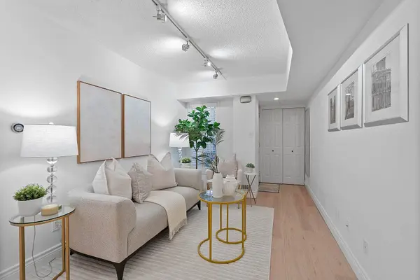 12 Portland ST #Th B, Toronto C01, ON M5V 3N6