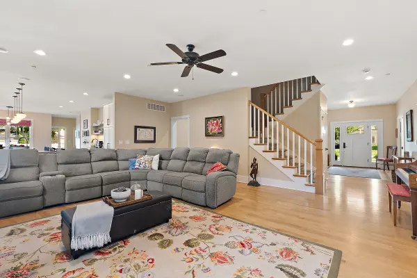 2201 Marston Ln, Flossmoor, IL 60422-1335
