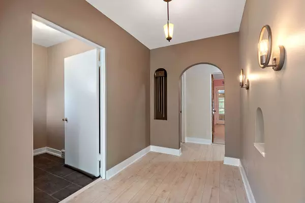 2125 Collett LN, Flossmoor, IL 60422