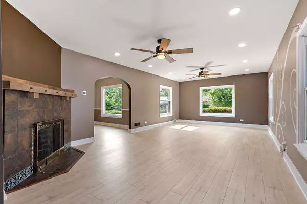 2125 Collett LN, Flossmoor, IL 60422