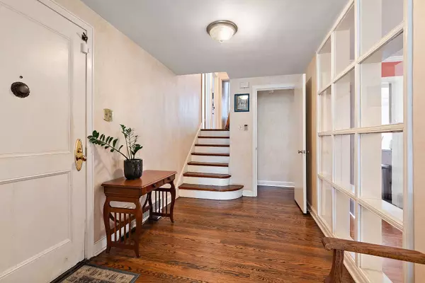 911 Travers LN, Flossmoor, IL 60422