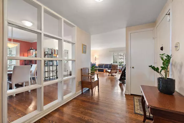 911 Travers LN, Flossmoor, IL 60422