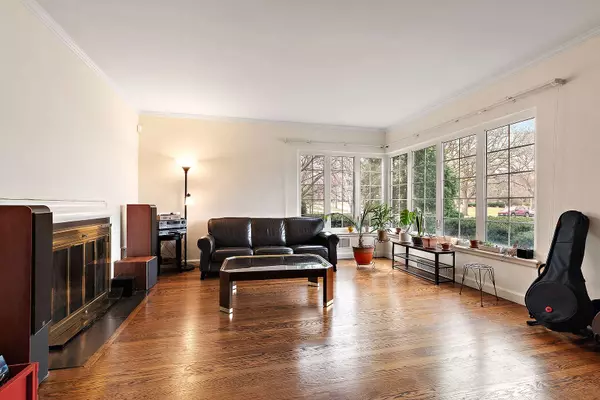 911 Travers LN, Flossmoor, IL 60422