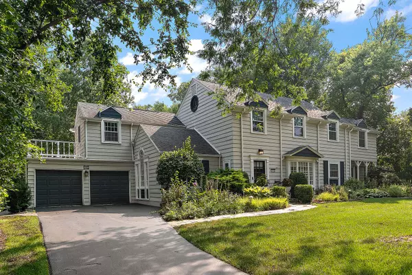 2144 Hagen LN, Flossmoor, IL 60422