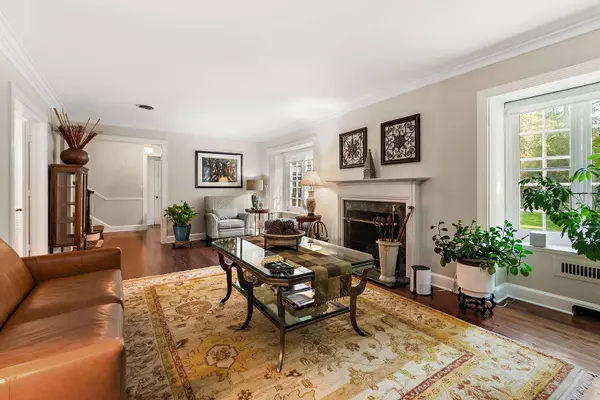 2144 Hagen LN, Flossmoor, IL 60422