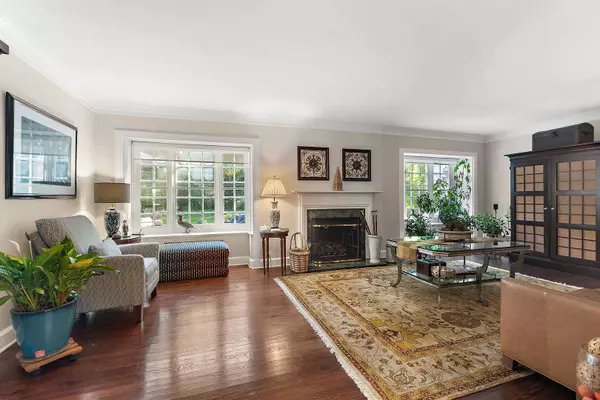 2144 Hagen LN, Flossmoor, IL 60422