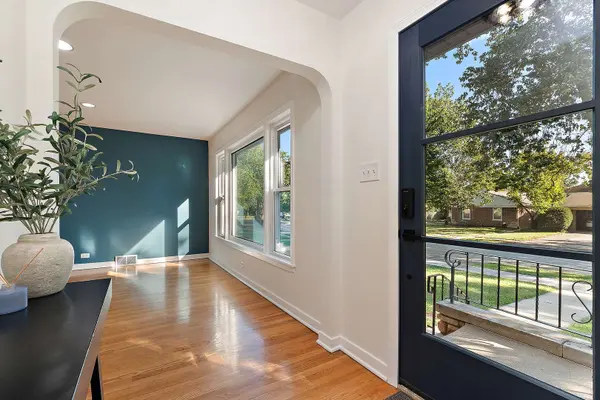 2039 Marston LN, Flossmoor, IL 60422