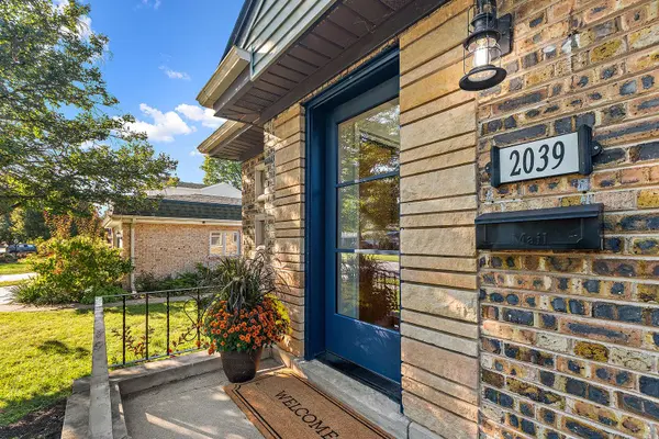 2039 Marston LN, Flossmoor, IL 60422