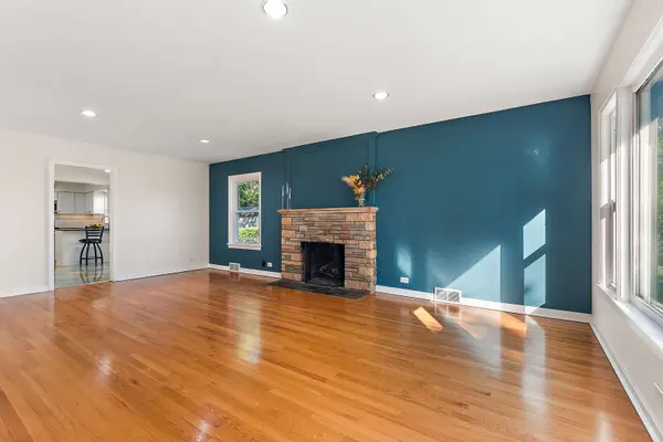 2039 Marston LN, Flossmoor, IL 60422