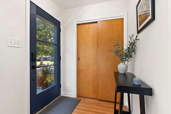 2039 Marston LN, Flossmoor, IL 60422