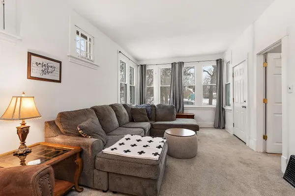 1812 Cedar RD, Homewood, IL 60430