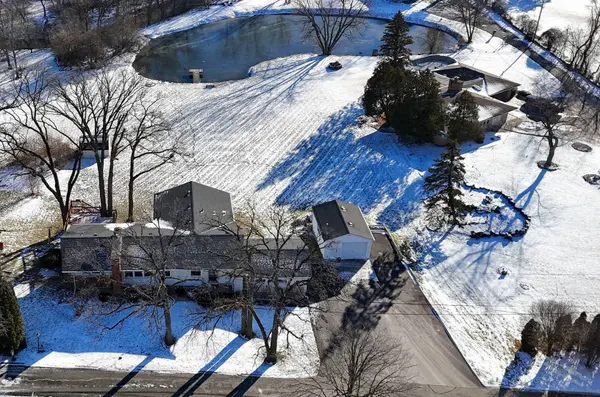 13 Riegel Oaks LN, Homewood, IL 60430