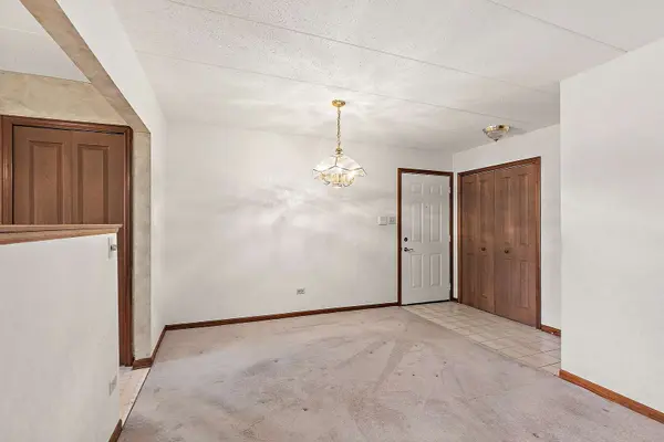 3024 Matthew LN #C-2, Homewood, IL 60430