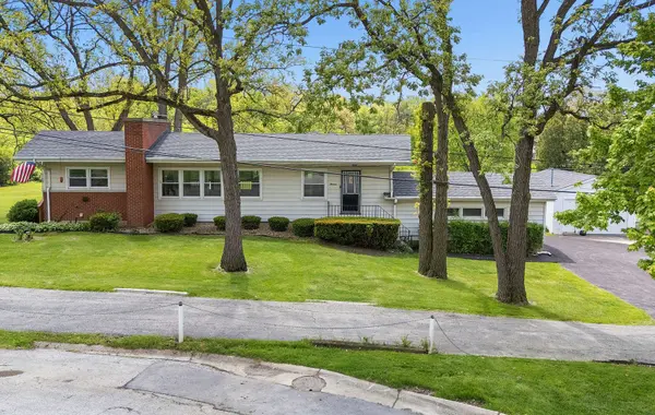 13 Riegel Oaks LN, Homewood, IL 60430