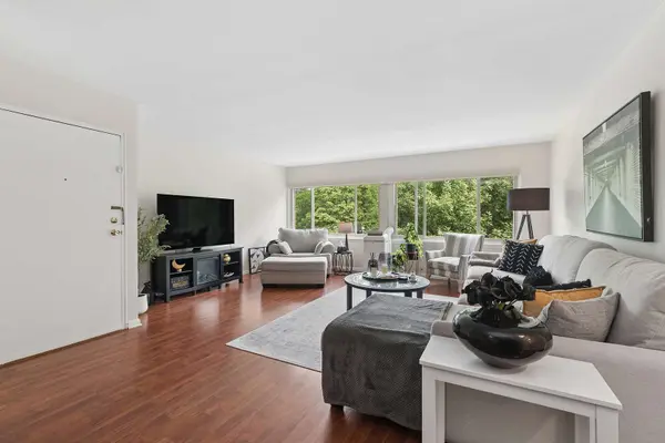 2634 Central DR #2E, Flossmoor, IL 60422