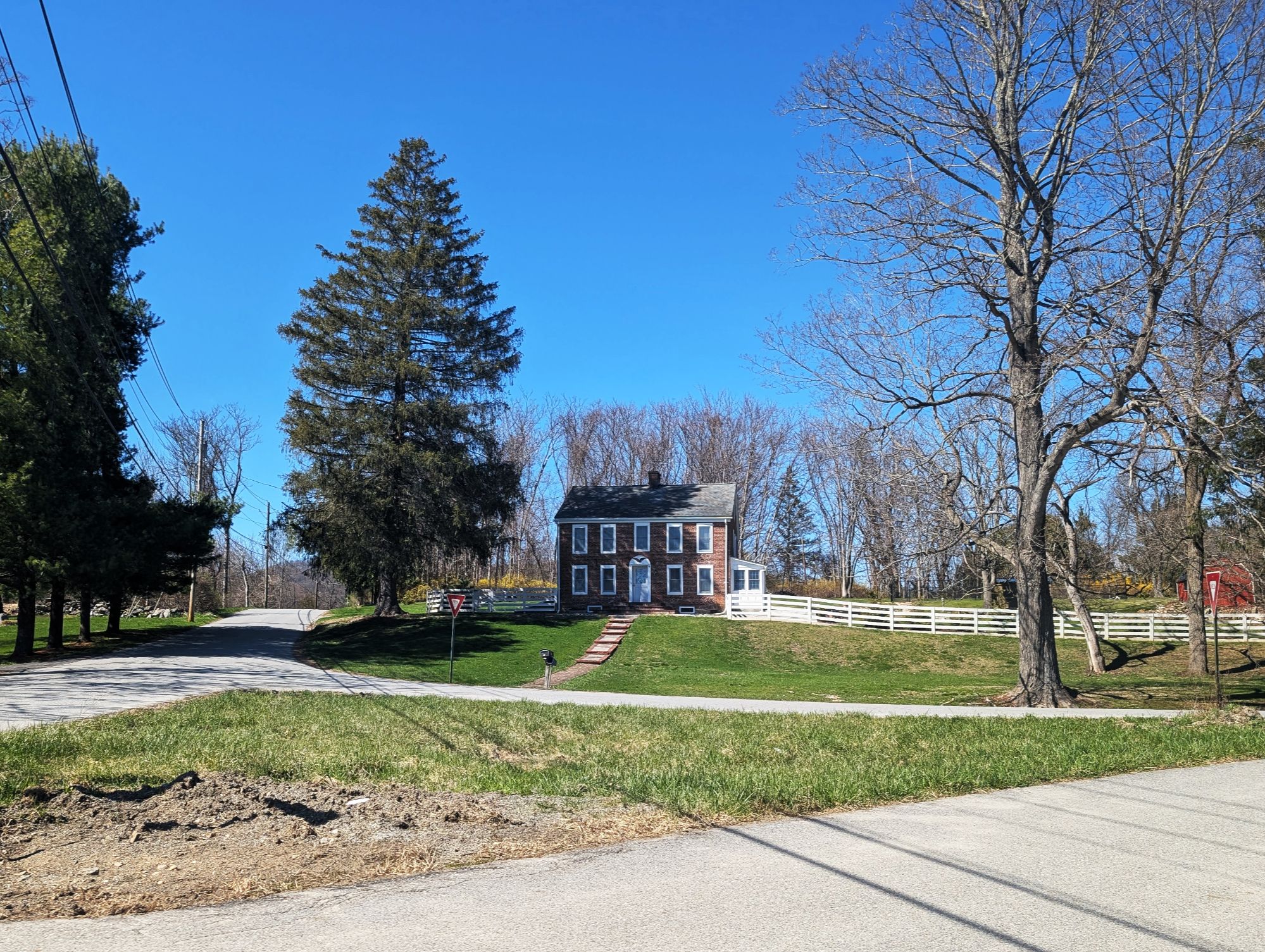 Brick_house_on_Brickhouse_Road,_Patterson,_NY,_April_2026
