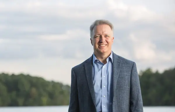 internet mugshot with lake background