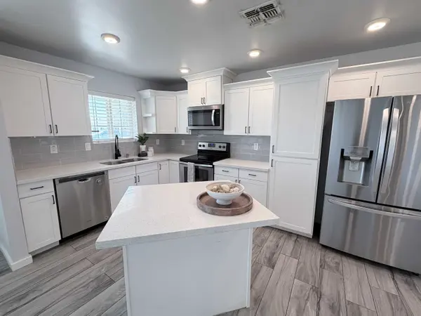 7226 N 23rd Ave, Phoenix, AZ 85021-7715