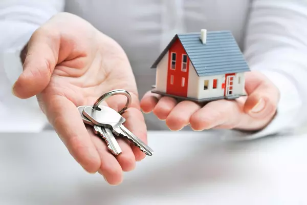 How to Make a Smart Offer on a House: Strategies for Negotiating and Winning Your Dream Home in SWFL