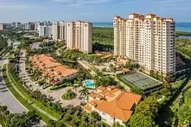 Condo vs. Single-Family Home: What’s Right for You in Naples?