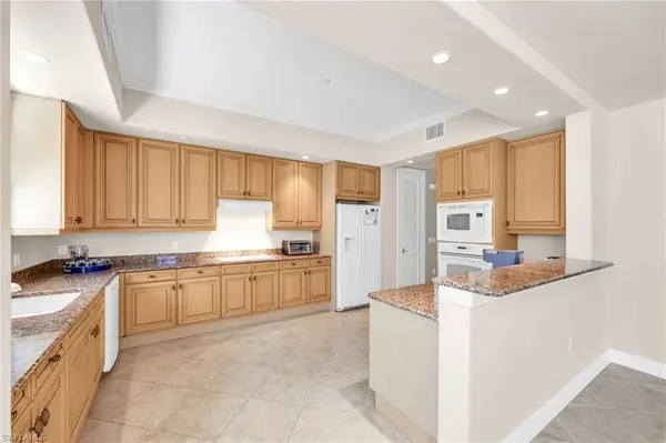 545 Avellino Isles CIR #102, Naples, FL 34119