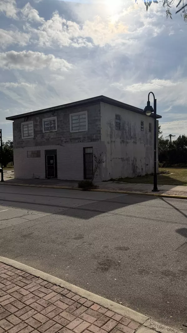 Lake Wales, FL 33853-3599,215 Lincoln Ave