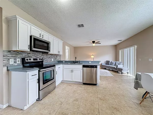 1015 EIFFEL LN, Kissimmee, FL 34759