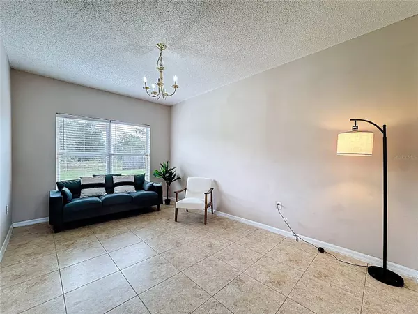 1015 EIFFEL LN, Kissimmee, FL 34759